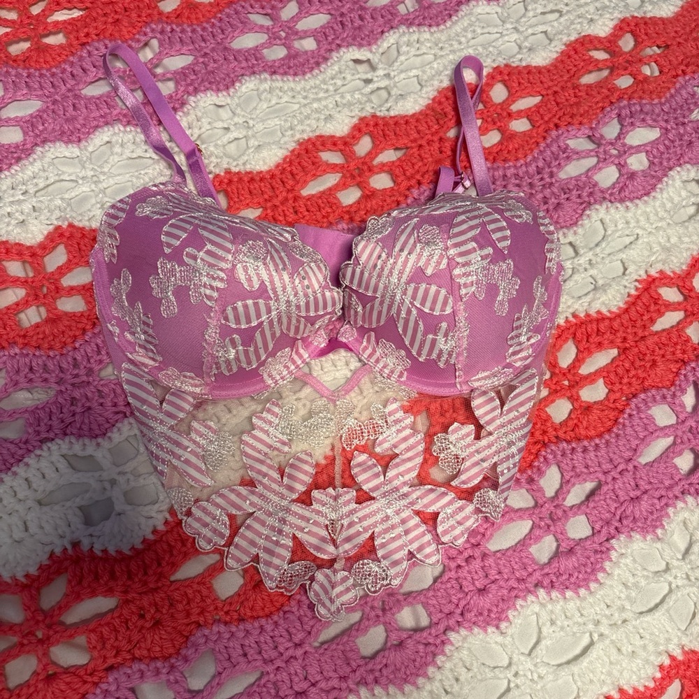 Lace Underwire Bra in Pink and White